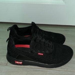 Size 8 US Levi’s Sunset Fly Sneakers